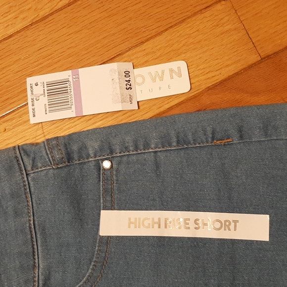 Shorts - Picture 2 of 6